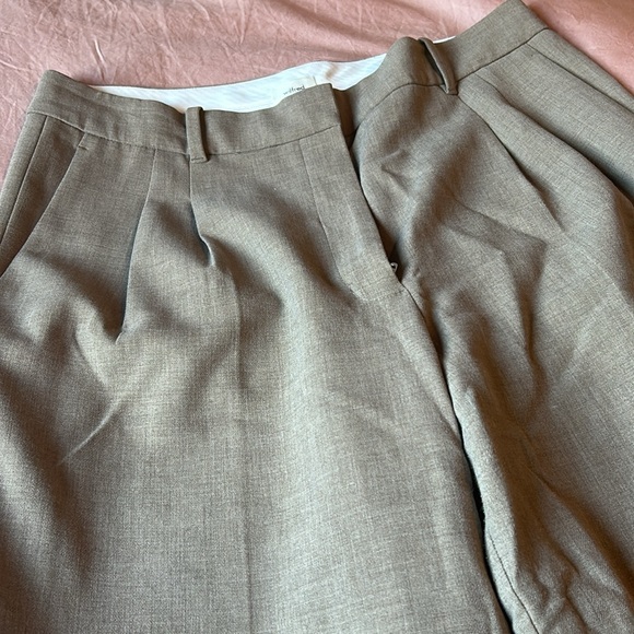 Aritzia effortless - Picture 4 of 10